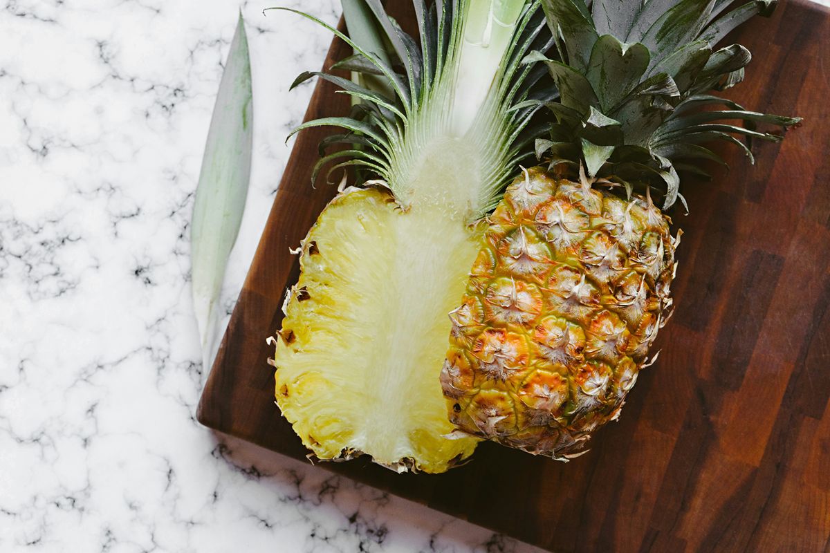 eat-pineapple-breastfeeding